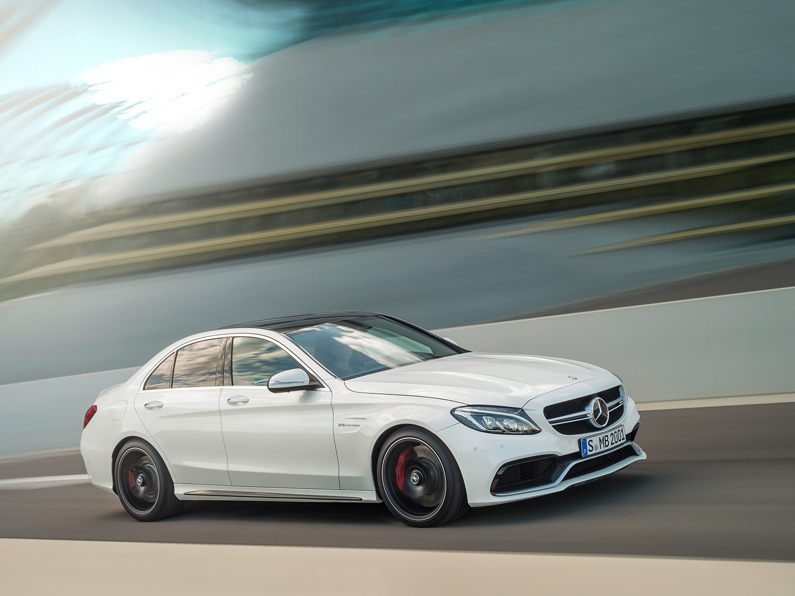 Семейство Mercedes-AMG C 63 стало быстрее, но не легче — ДРАЙВ