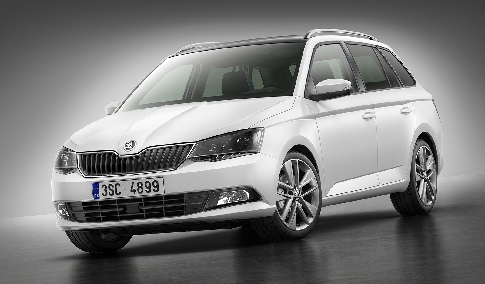 Skoda Fabia Combi доставит проблемы хэтчу Rapid Spaceback — ДРАЙВ