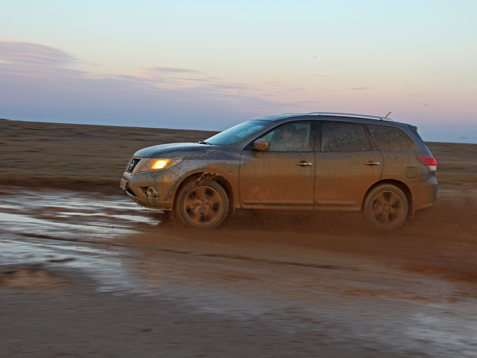 Пылим по казахским степям на кроссовере Nissan Pathfinder — ДРАЙВ