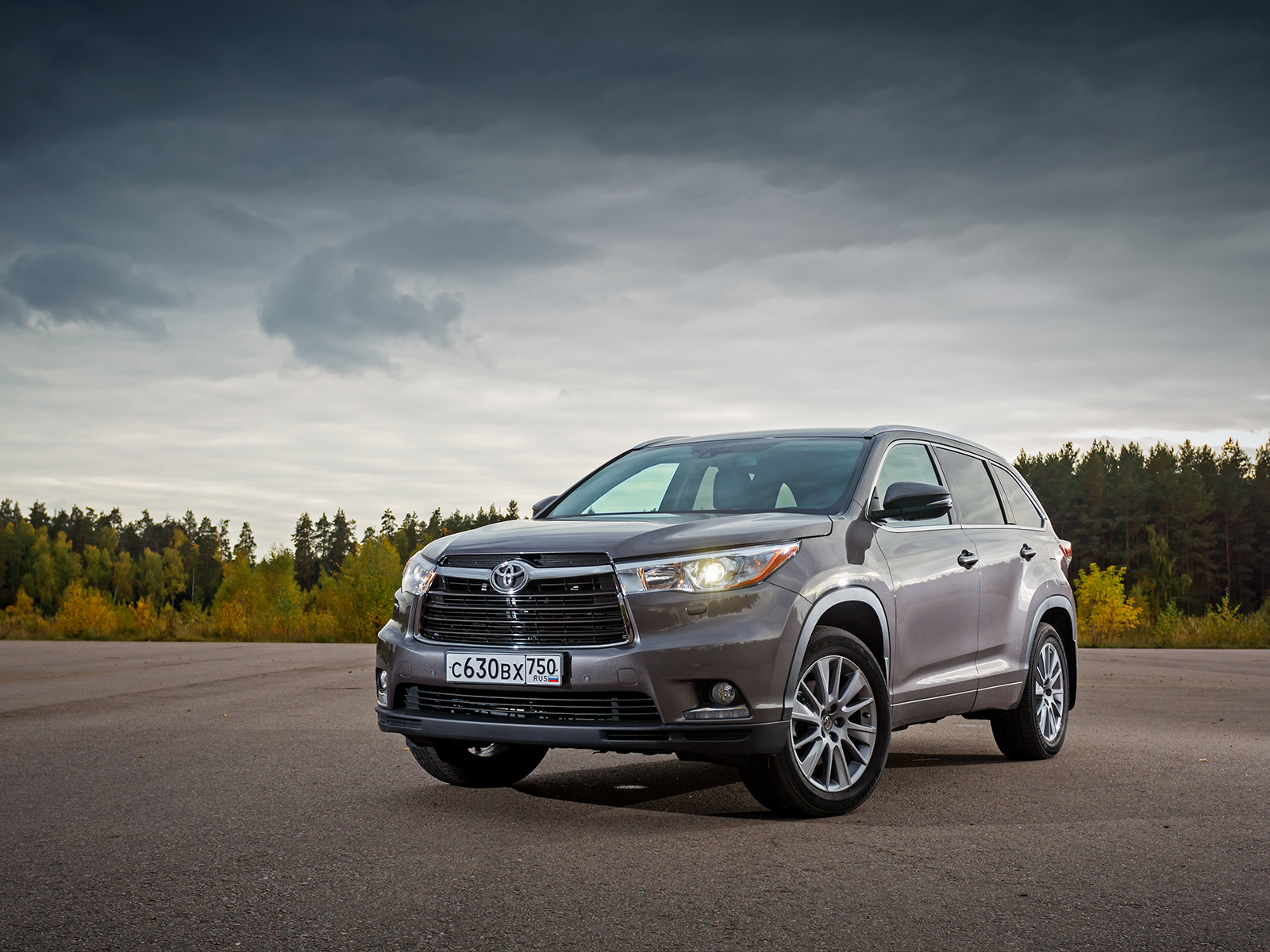 Передаём из рук в руки кроссовер Toyota Highlander — ДРАЙВ