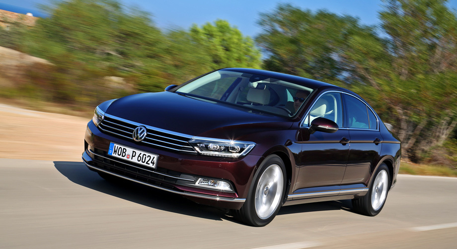             О том, как поедет базовый Passat по российским дорогам, пока можно только догадываться — все презентационные машины оснащены электронноуправляемыми амортизаторами DCC, с которыми дорожный просвет на 10 мм меньше.
