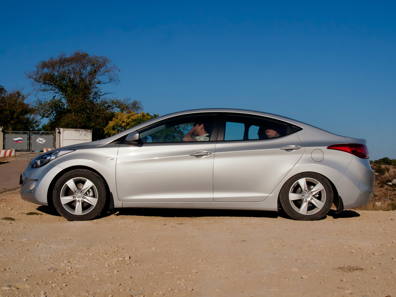 Качаемся на волнах в новом седане Hyundai Elantra — ДРАЙВ