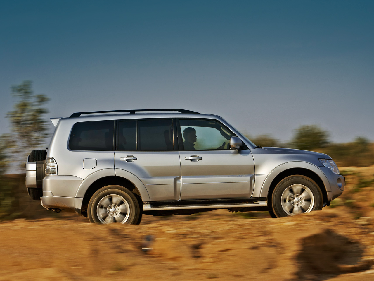 Уточняем, сколько нам ещё ездить на Mitsubishi Pajero IV — ДРАЙВ