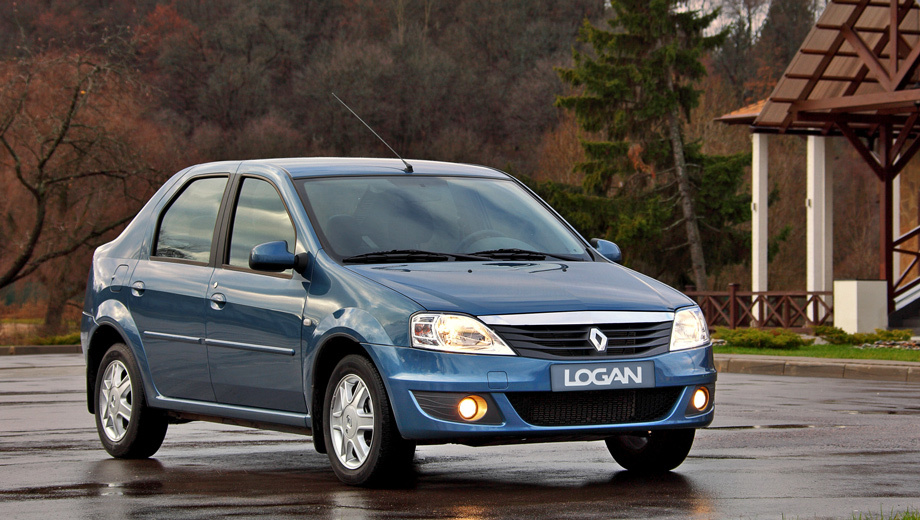 Renault logan. Привлекательность старого Логана для российского покупателя, конечно, кроется в его цене. Базовый седан нового поколения предлагается за 355 тысяч рублей, в то время как самый дорогой «первый» Logan стоит 399 000.