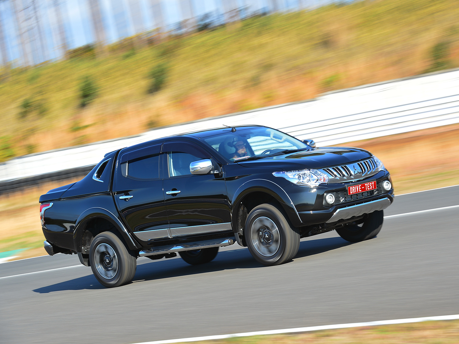 Поджидаем новый Pajero Sport за рулём пикапа Mitsubishi L200 — ДРАЙВ