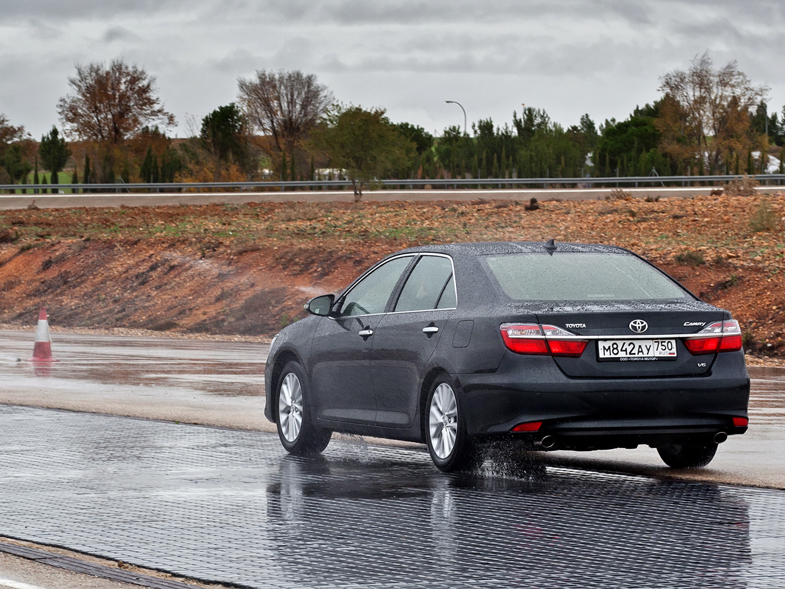 Фокусируемся на мелочах в обновлённом седане Toyota Camry — ДРАЙВ