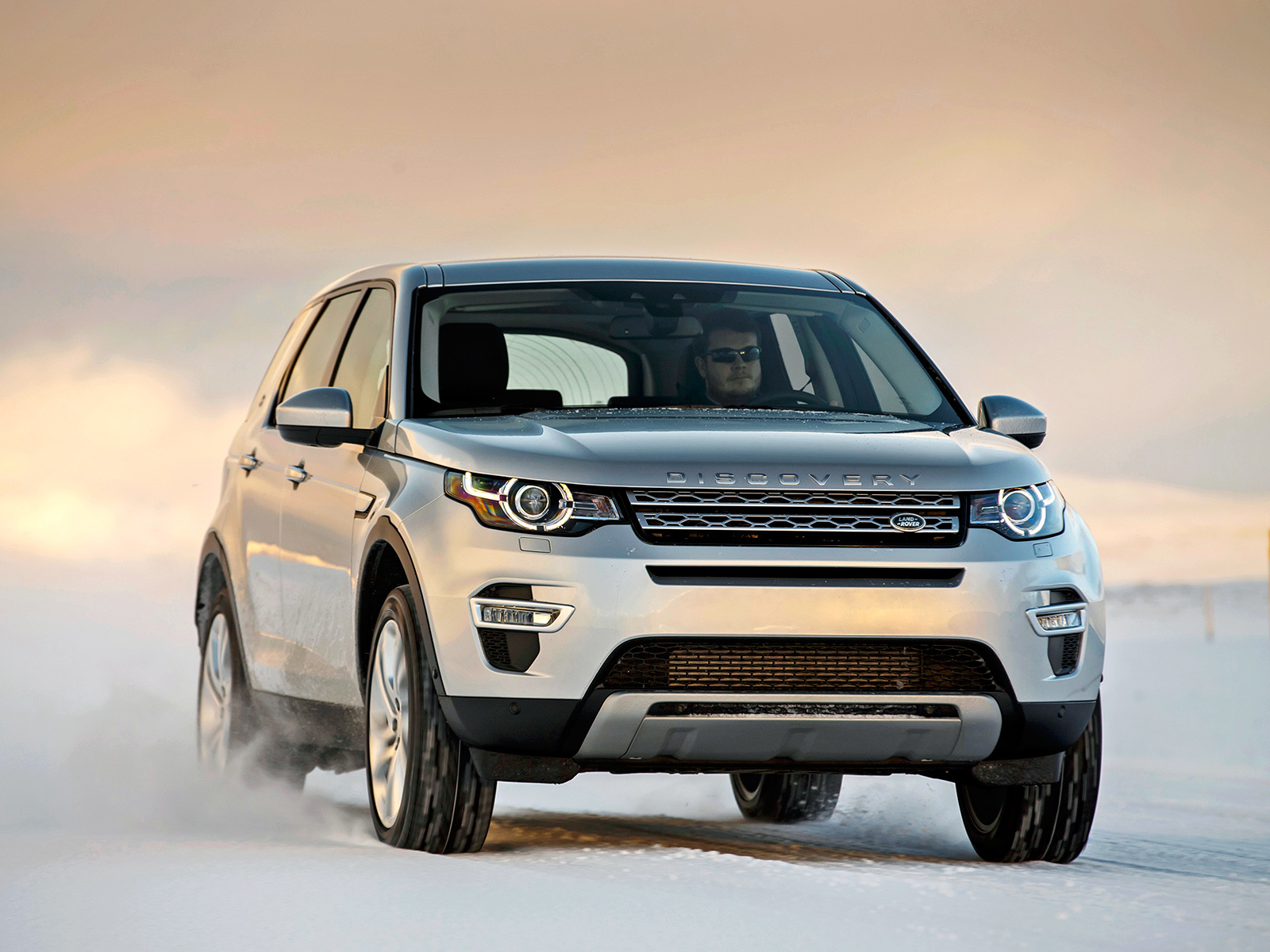 Прём против ветра на кроссовере Land Rover Discovery Sport — ДРАЙВ