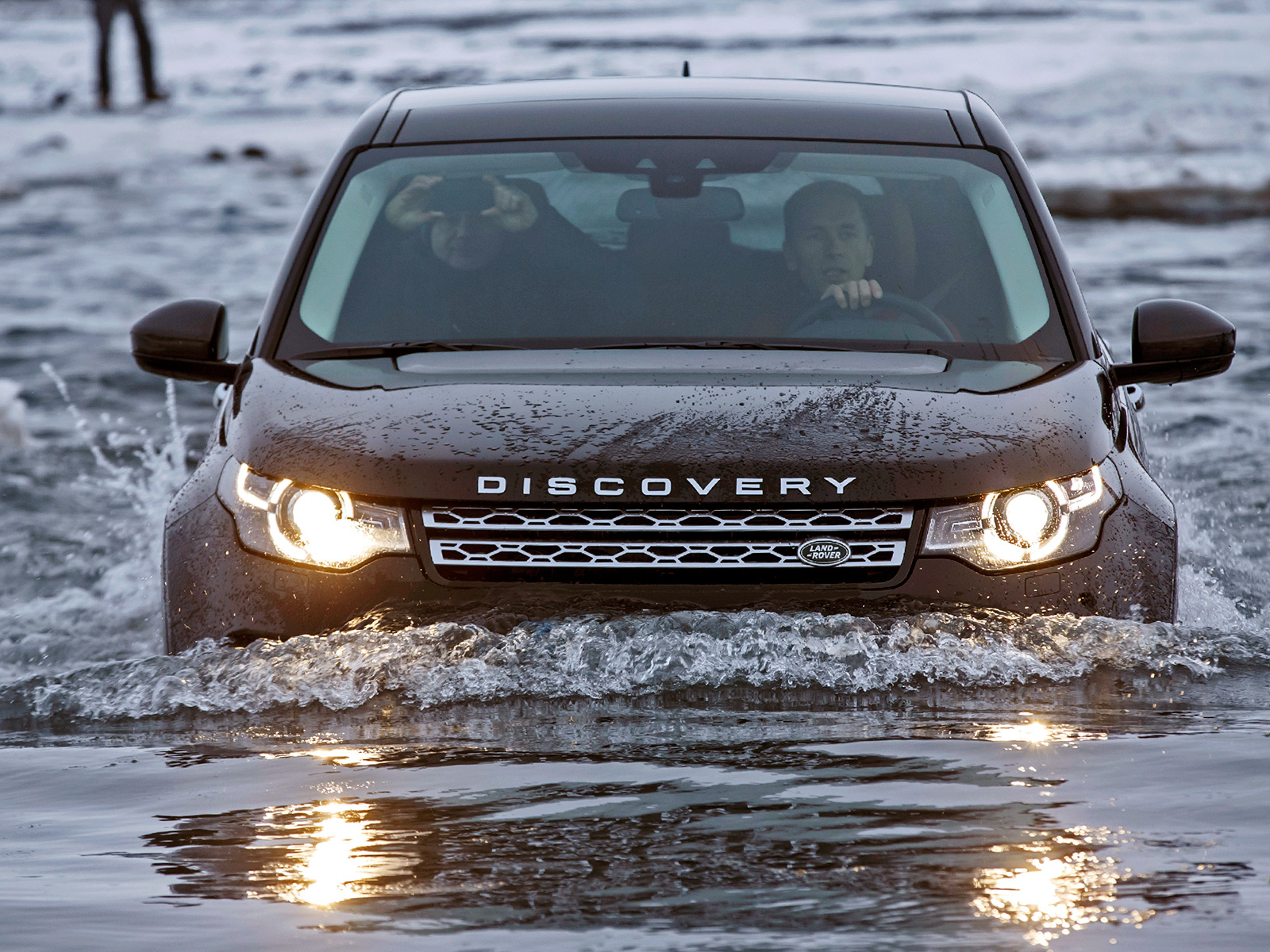 Прём против ветра на кроссовере Land Rover Discovery Sport — ДРАЙВ