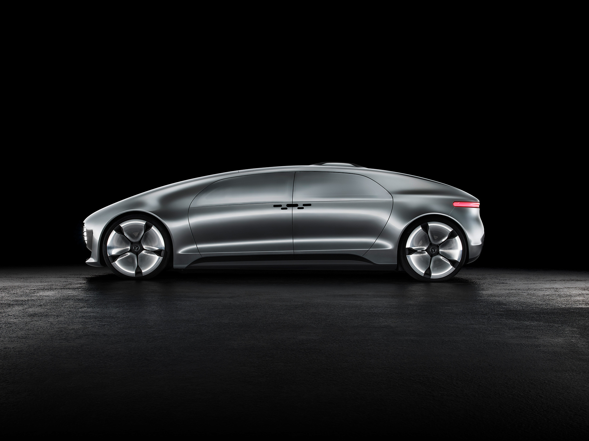 Робот Mercedes F 015 показал пассажирам виртуальный мир — ДРАЙВ