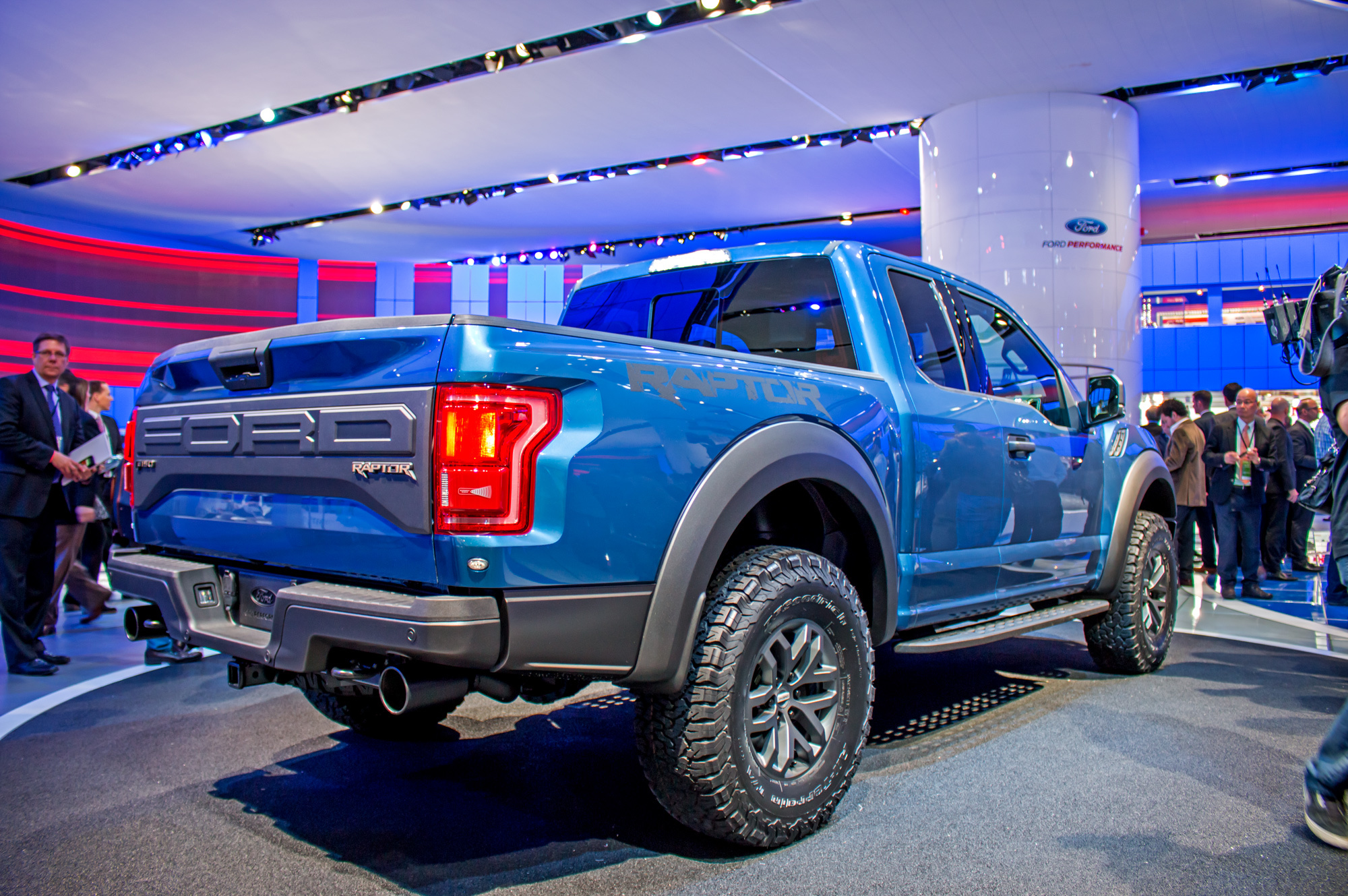 Пикап Ford F-150 Raptor пообещал высокий темп — ДРАЙВ