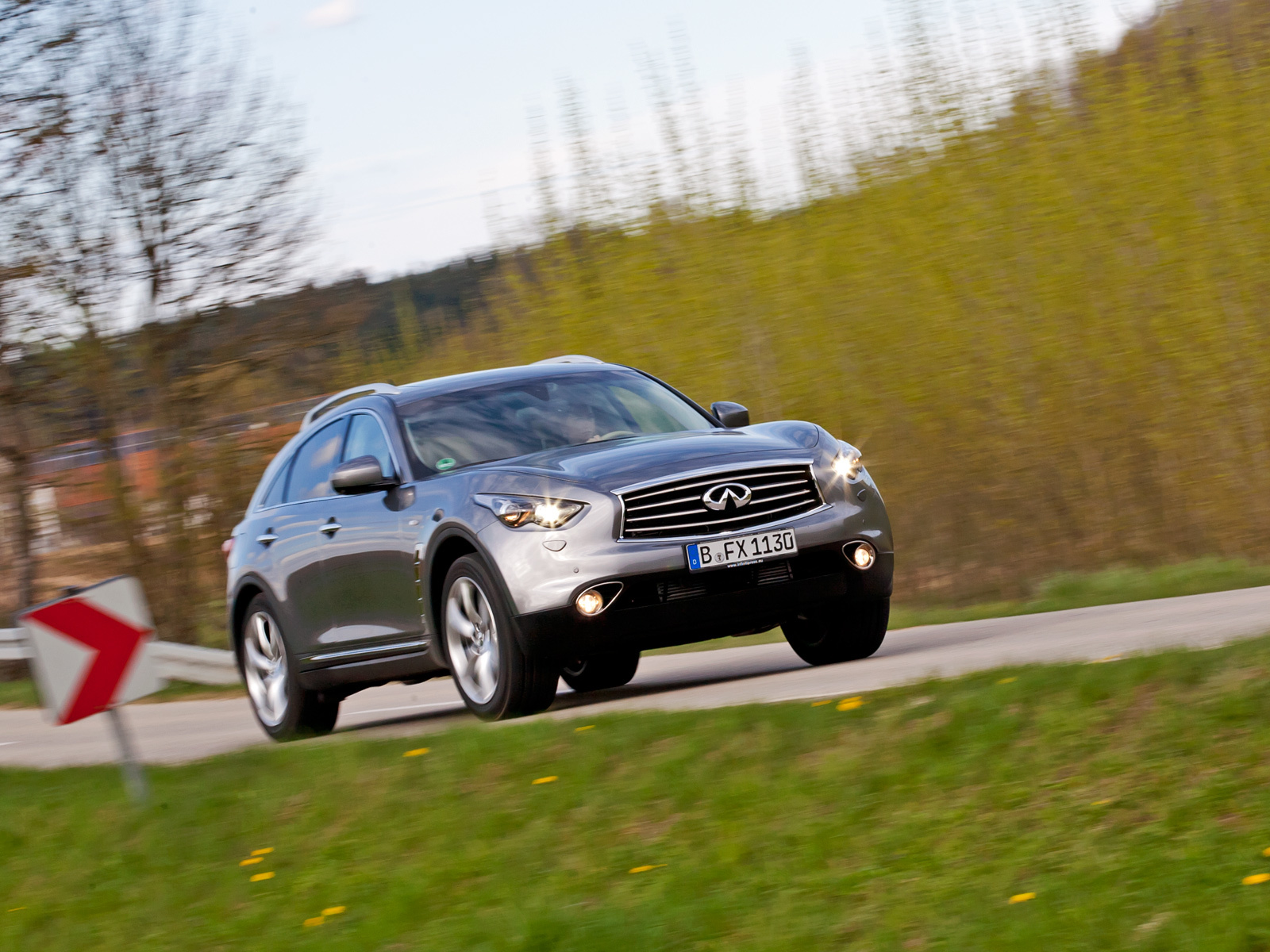 Принюхиваемся к запаху выхлопа Infiniti FX 2012 модельного года — ДРАЙВ