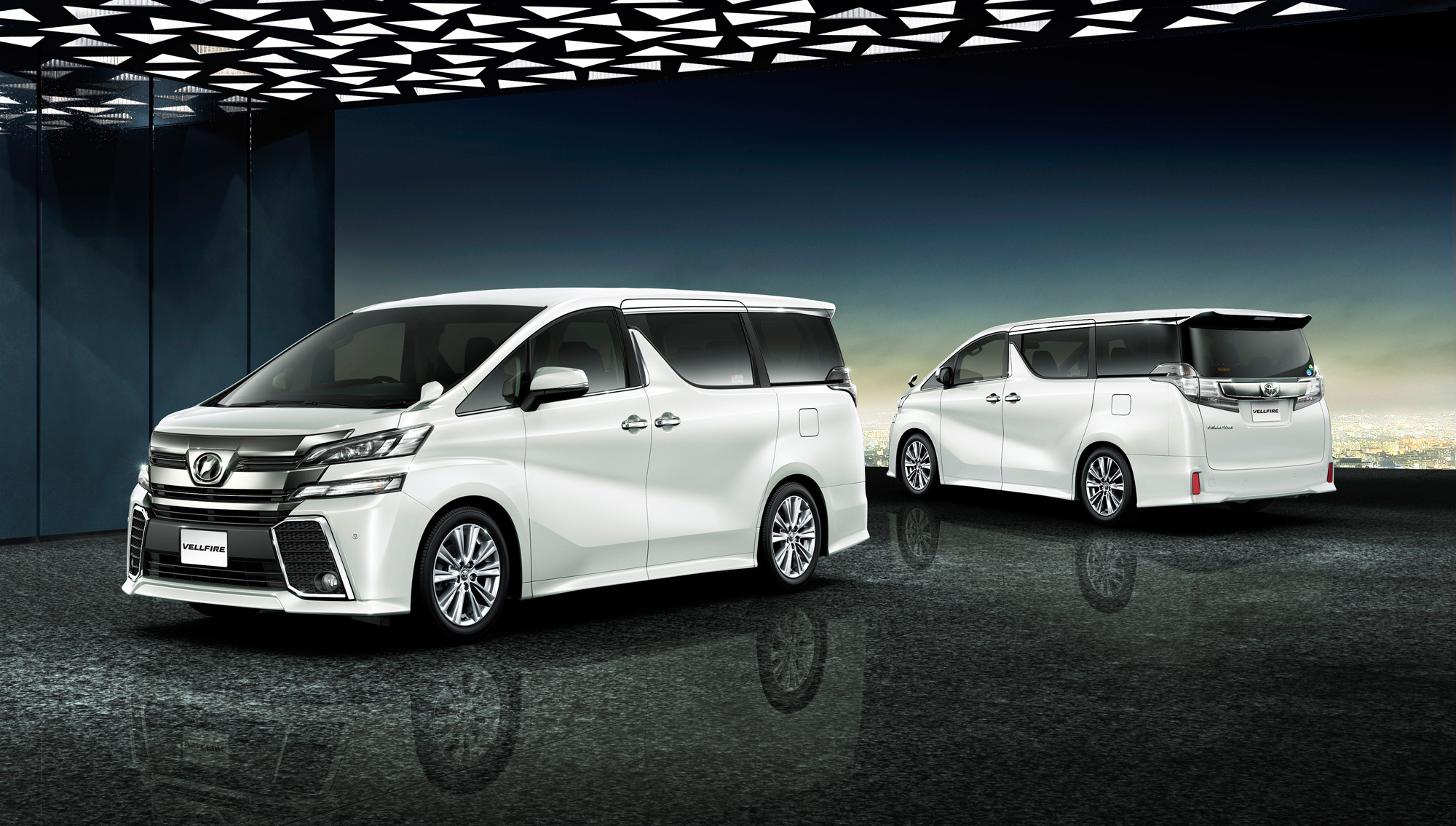 Минивэны Toyota Alphard и Vellfire порадовали необычным салоном — ДРАЙВ