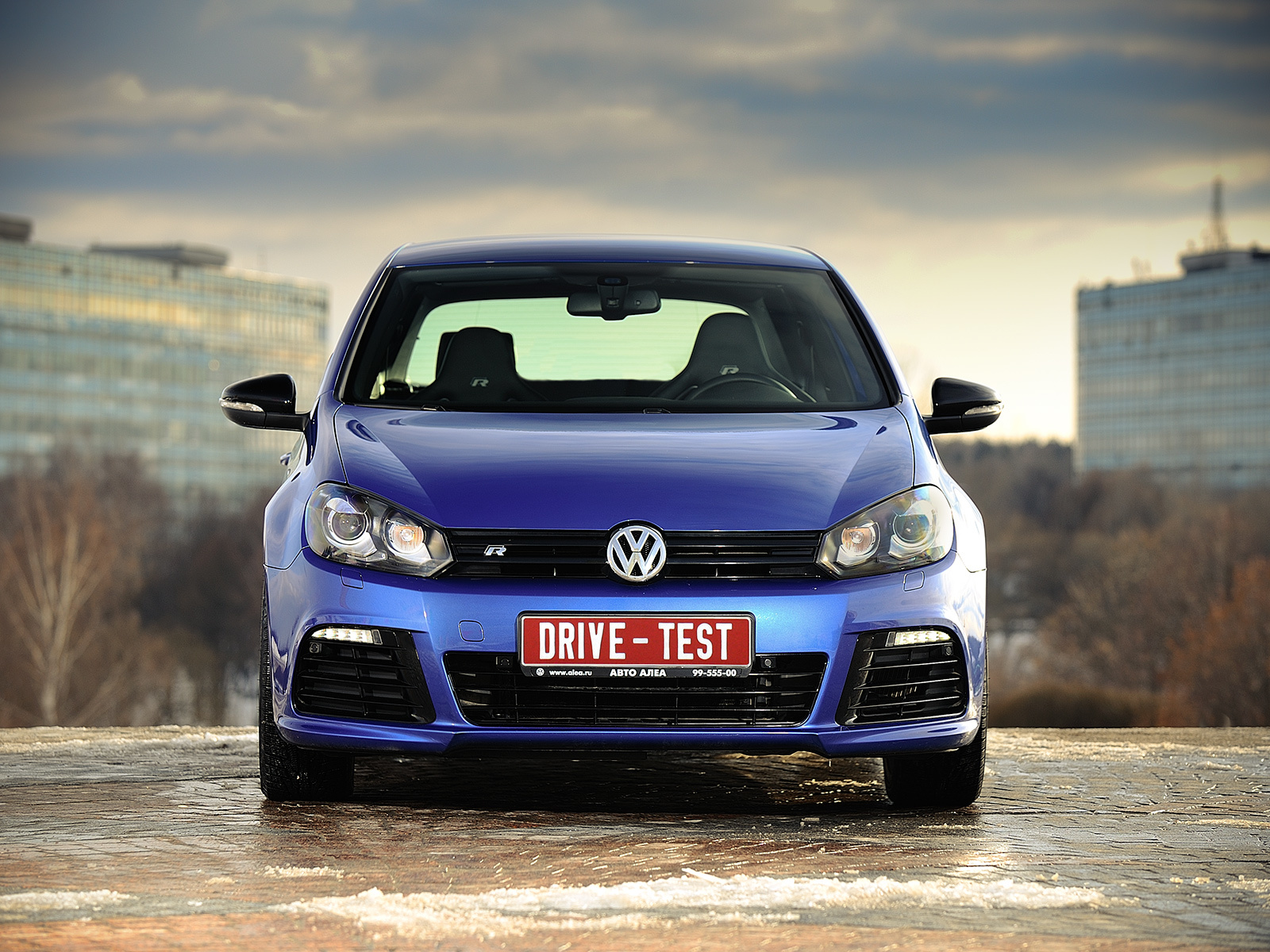 Укрощаем строптивый хэтчбек Volkswagen Golf R — ДРАЙВ