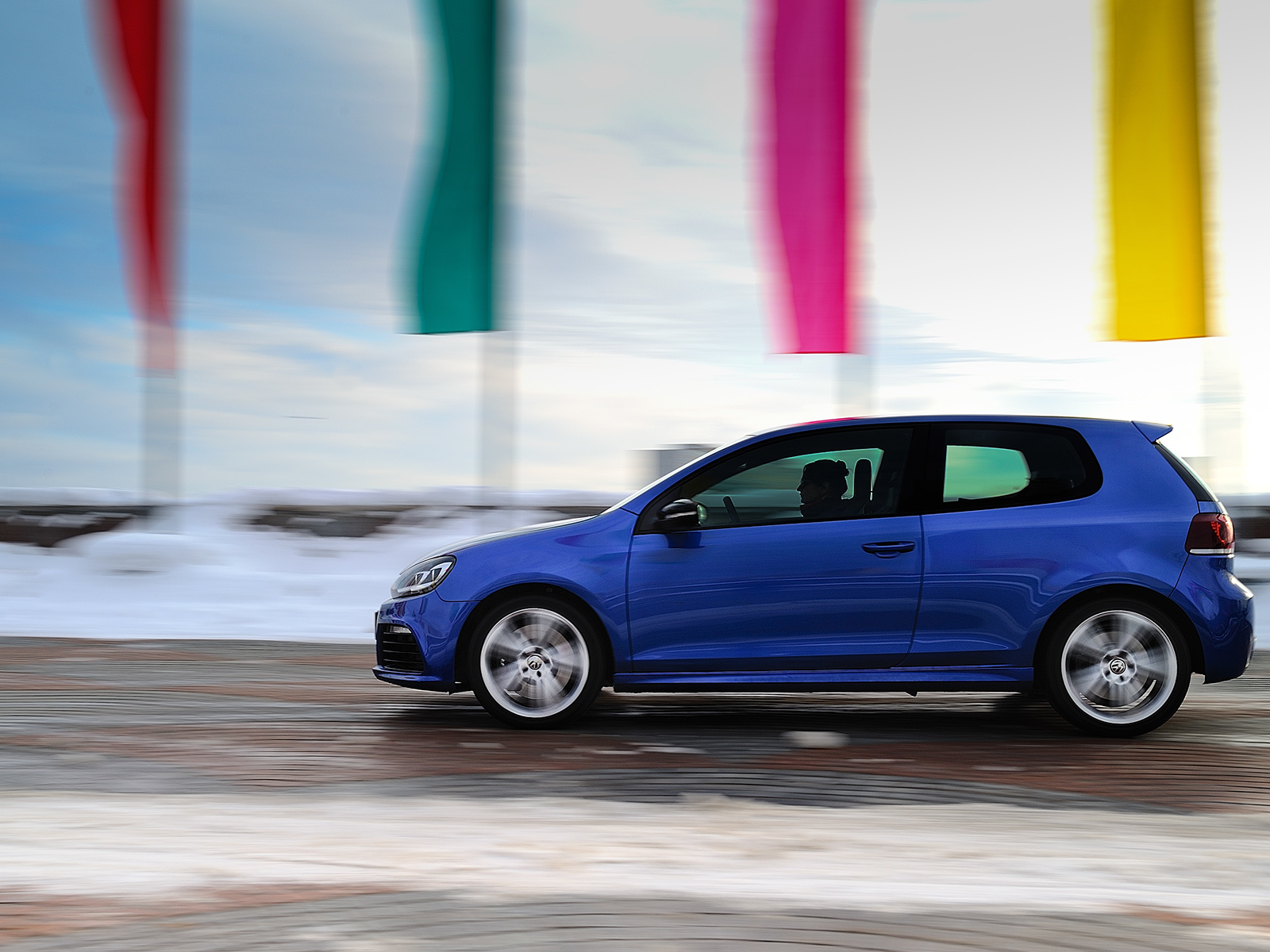 Укрощаем строптивый хэтчбек Volkswagen Golf R — ДРАЙВ