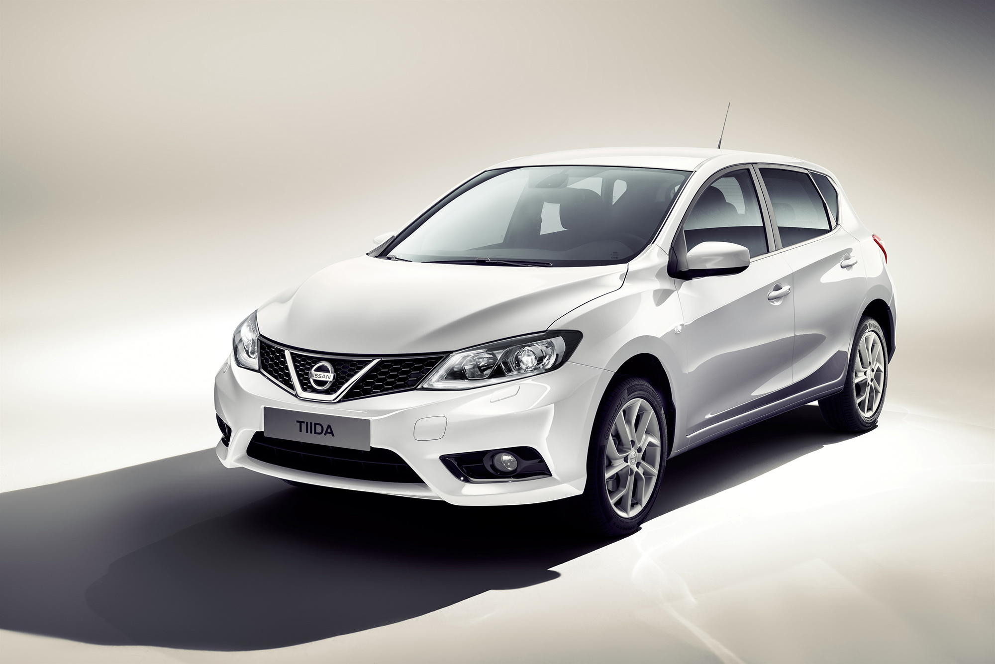 Хэтчбек Nissan Tiida оказался дешевле седана Sentra — ДРАЙВ