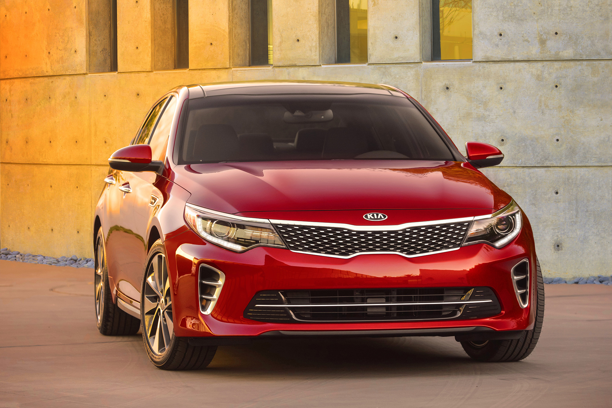 Седан Kia Optima пошёл по стопам родственной Сонаты — ДРАЙВ