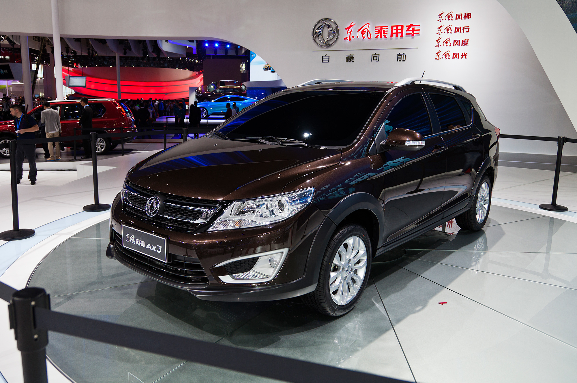 Новый китайский дилер. Dongfeng ax3. Китайская машина Донг Фенг. Донг Фенг универсал. Китайские автомобили Донг Фенг Модельный ряд.