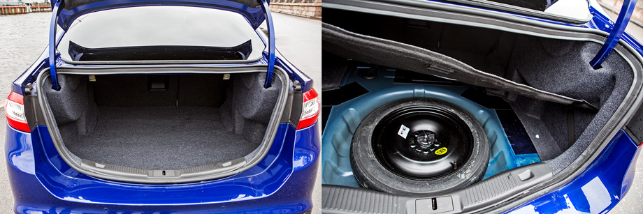             Багажник увеличился с 493 до 516 л, но организован бестолково. Проём узкий, а петли крышки не только съедают пространство, но и мешают поднимать фальшпол. За 5500 рублей можно заказать полноразмерное запасное колесо вместо стандартной докатки.
