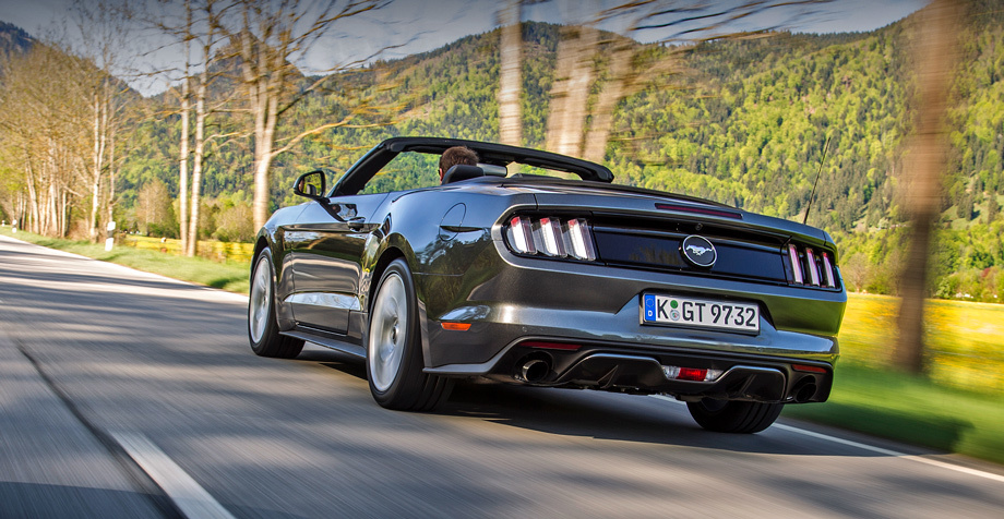 Форд мустанг разгон до 100. Ford Mustang Convertible 3rd Gen. Mustang кабриолет. Кабриолет на дороге.