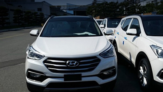 Hyundai santa fe. Модернизированный автомобиль должен поступить в продажу до конца 2015-го.
