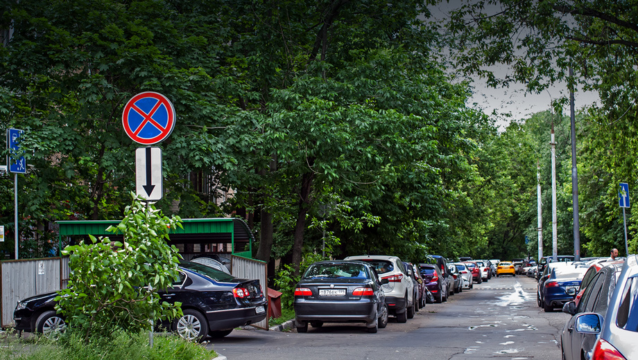 Парковка 28 апреля. Ночная разрешенная стоянка. 3.28 Стоянка запрещена фото.