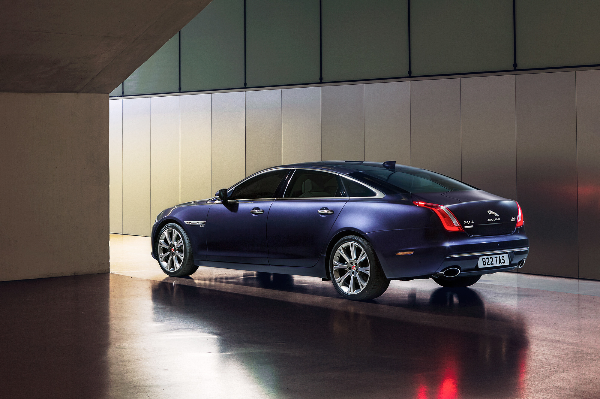 Обновлённый Jaguar XJ прибудет в Россию в ноябре — ДРАЙВ