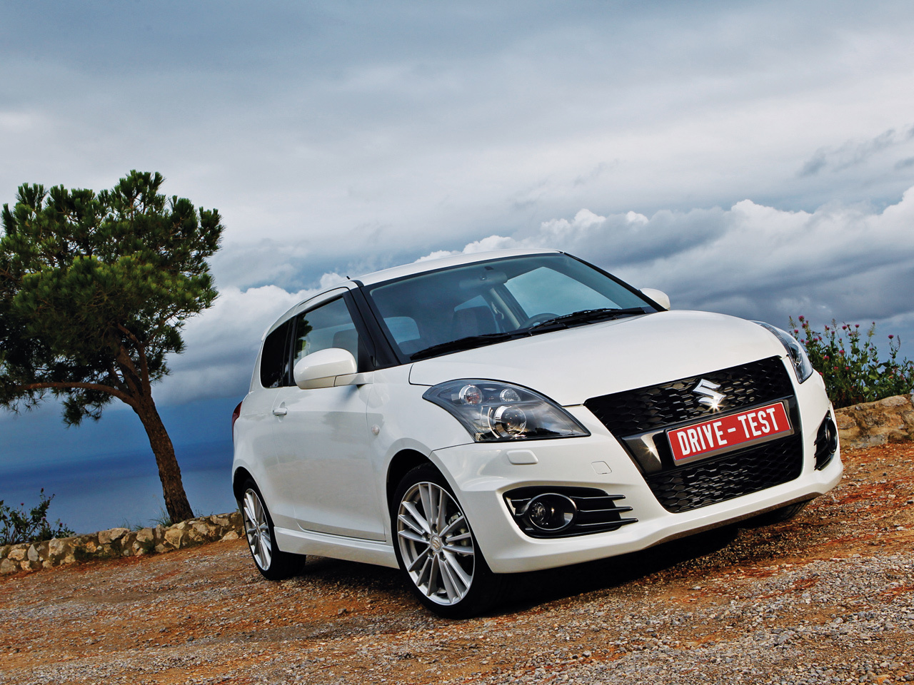 Знакомимся с моделью Suzuki Swift Sport на заводском полигоне — ДРАЙВ