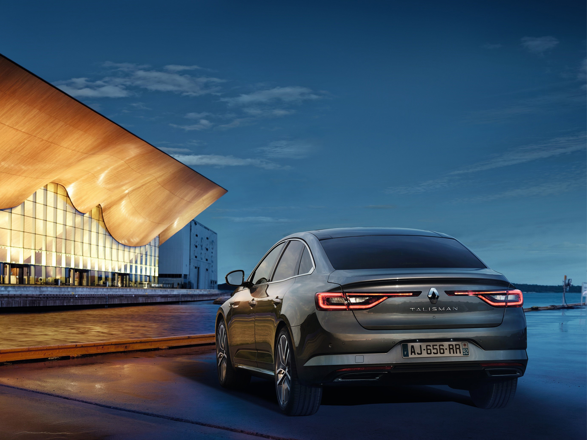 Седан Renault Talisman совместил умное шасси с просторным салоном — ДРАЙВ