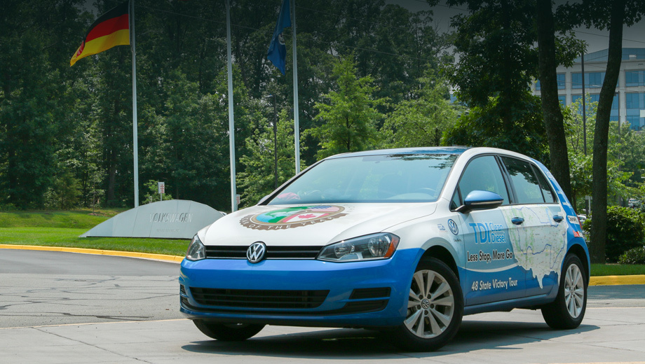 Volkswagen golf. Рекордная поездка заняла 16 дней (с 22 июня по 7 июля). Старт и финиш прошли у штаб-квартиры Volkswagen of America в Херндоне (Вирджиния). На горючее было потрачено всего $294,98 (383,9 л).