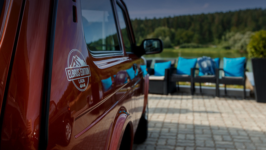 Lada 4x4. Исполнение Elbrus Edition можно заказать в оливковом, чёрном или эксклюзивном оранжевом цвете.