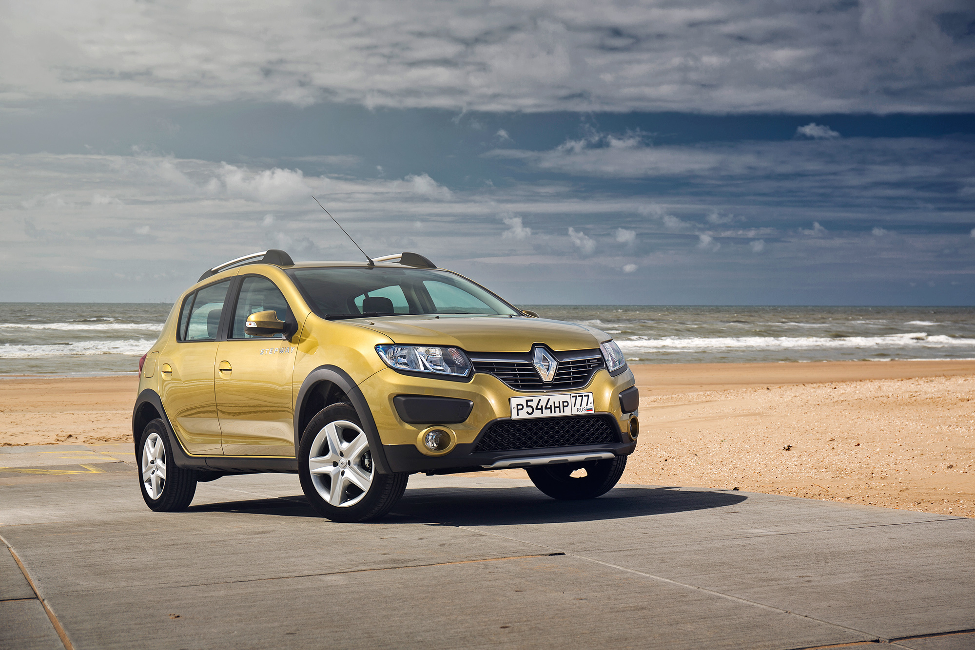 Жмём на две педали в хэтчбеке Renault Sandero Stepway — ДРАЙВ