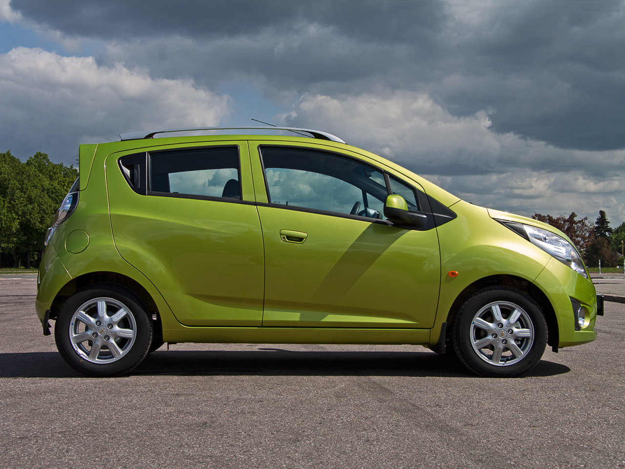 Гоняем новый Chevrolet Spark по городским пробкам — ДРАЙВ