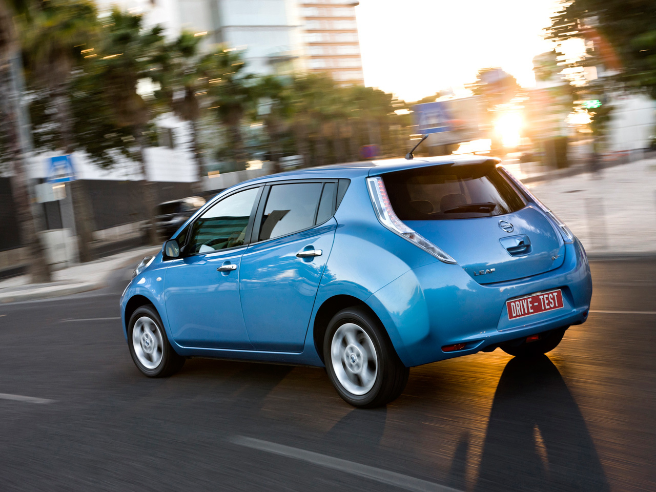 Nissan leaf фото