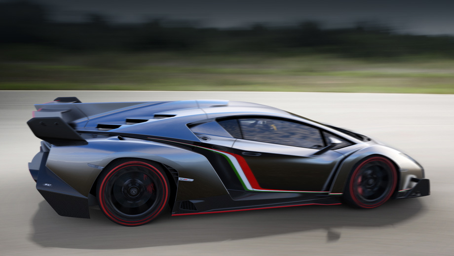 Lamborghini сentenario. Двухдверка Lamborghini Veneno выглядела вычурно, ехала быстро (2,8 с, 355 км/ч) и стоила много — даже по меркам марки. Теперь подход изменён: новый очень быстрый автомобиль будет стоить в пределах разумного.