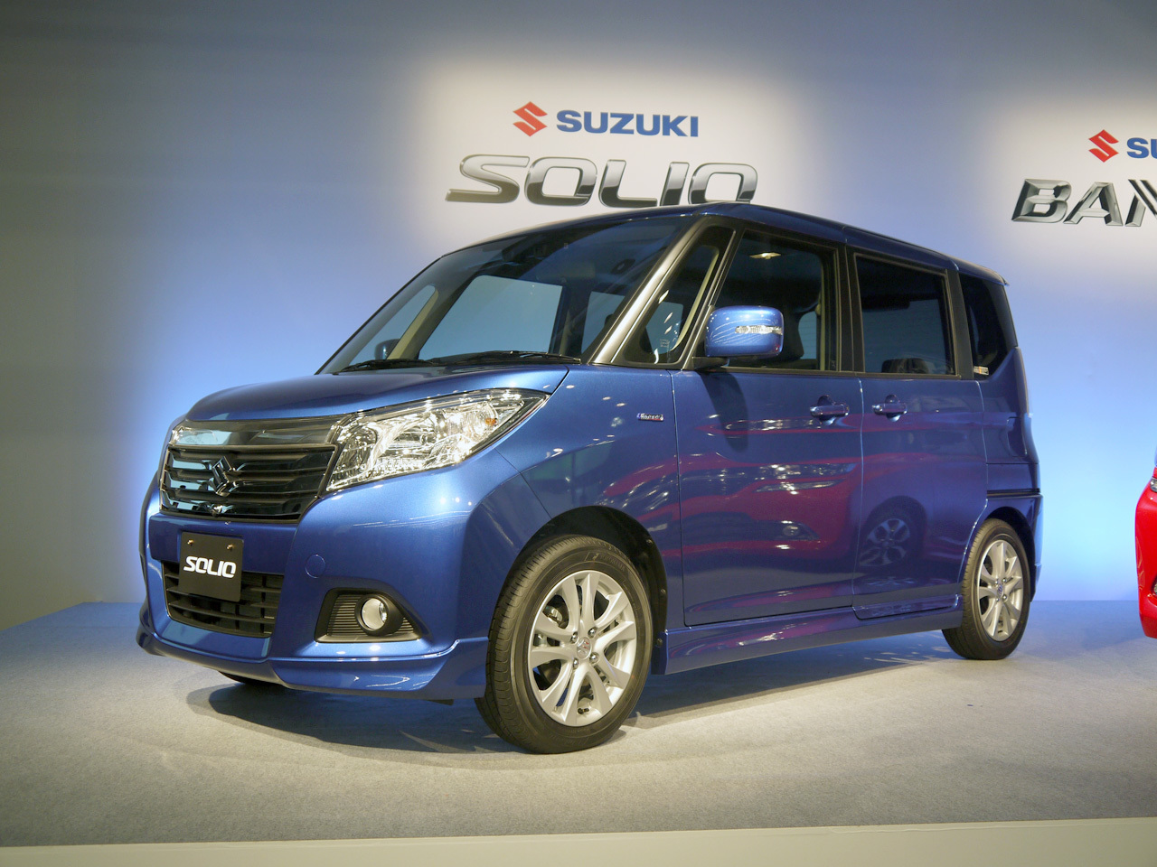 Микровэн Suzuki Solio улучшился на новой платформе — ДРАЙВ