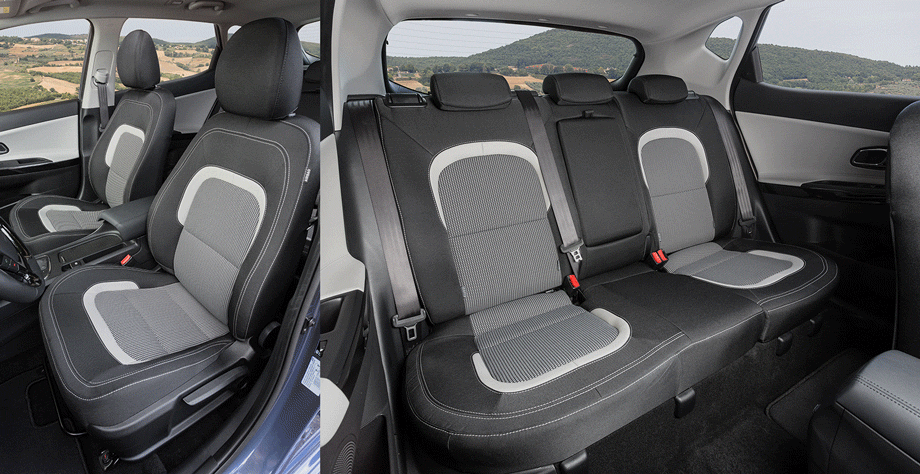             Плотные сиденья не изменились, посадка по-прежнему удобна, хотя наклон подушек спереди мог бы быть поменьше, как и угол установки спинки заднего дивана.
