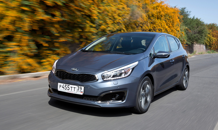             Основной источник беспокойства в движении — искусственное усилие на руле и несмолкающий гул из колёсных арок. Выехал на гребёнку — и вообще неясно, о какой улучшенной шумоизоляции речь.
