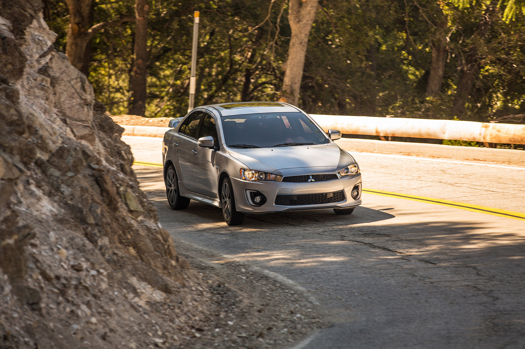 Американский седан Mitsubishi Lancer пережил обновление первым — ДРАЙВ