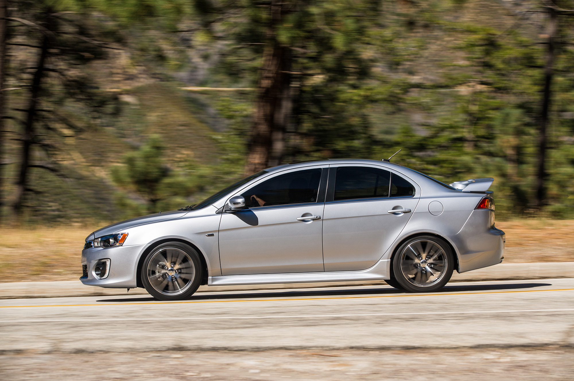 Американский седан Mitsubishi Lancer пережил обновление первым — ДРАЙВ