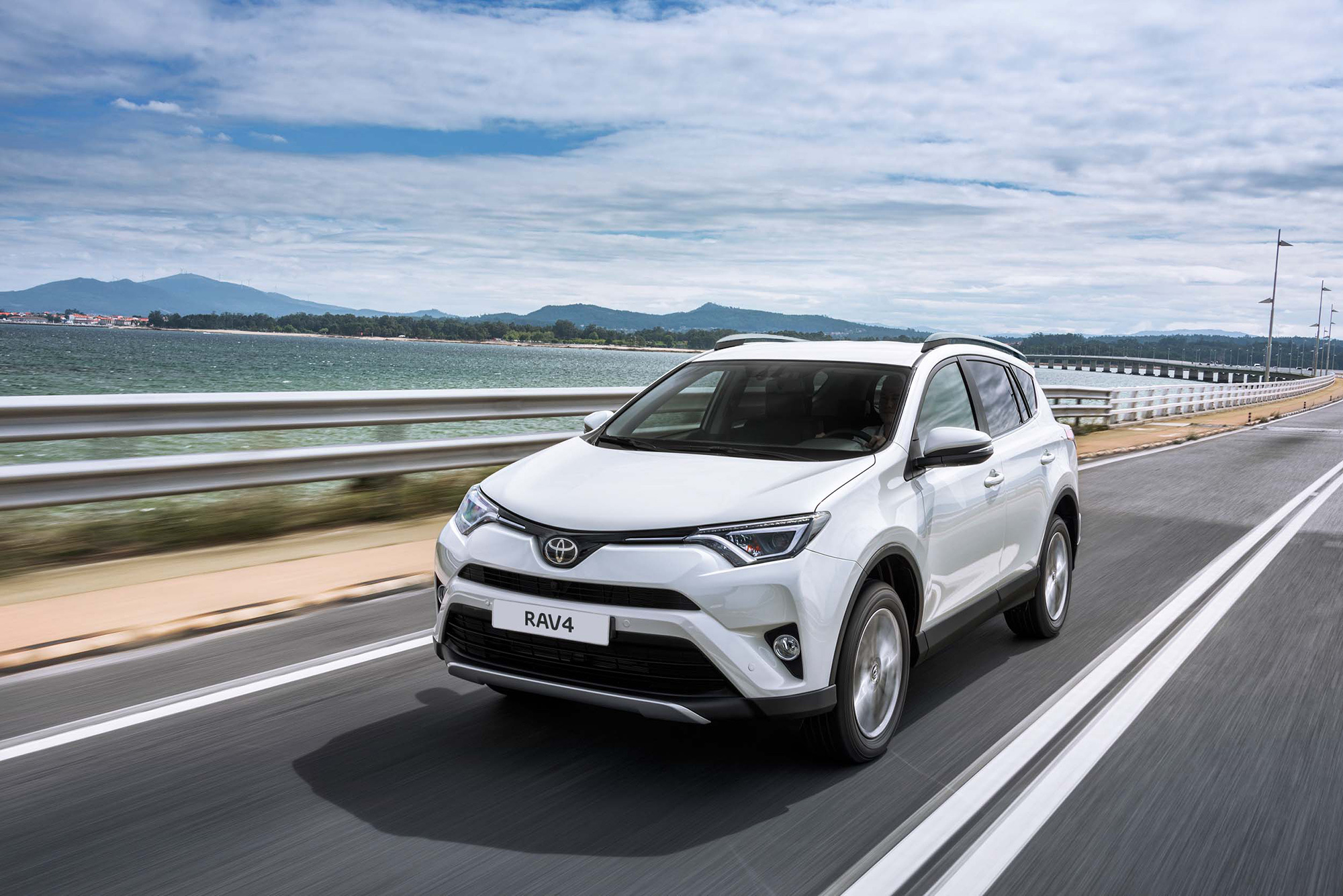 Рестайлинг Тойоты RAV4 не испортил цен — ДРАЙВ