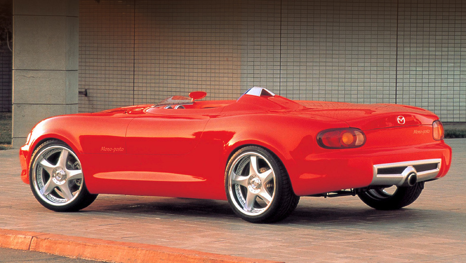 Mazda mx-5,Mazda concept. Принцип «ничего лишнего» — традиция модели MX-5, а уж концепты на её базе инженеры облегчали до предела. Например, в 1999 году компания построила одноместный концепт MX-5 Miata Mono-Posto на основе родстера второй генерации.
