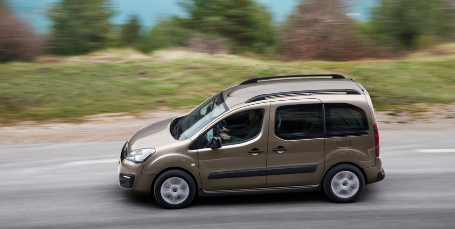             В 2014-м Berlingo на нашем рынке был лидером продаж в своём сегменте — куплено 1625 экземпляров. Сейчас всё не так радужно: с января по сентябрь этого года дилеры реализовали 421 машину.  Доля ситроеновского вэна в классе составляет 13,7% (пассажирский) и 17% (фургон).
