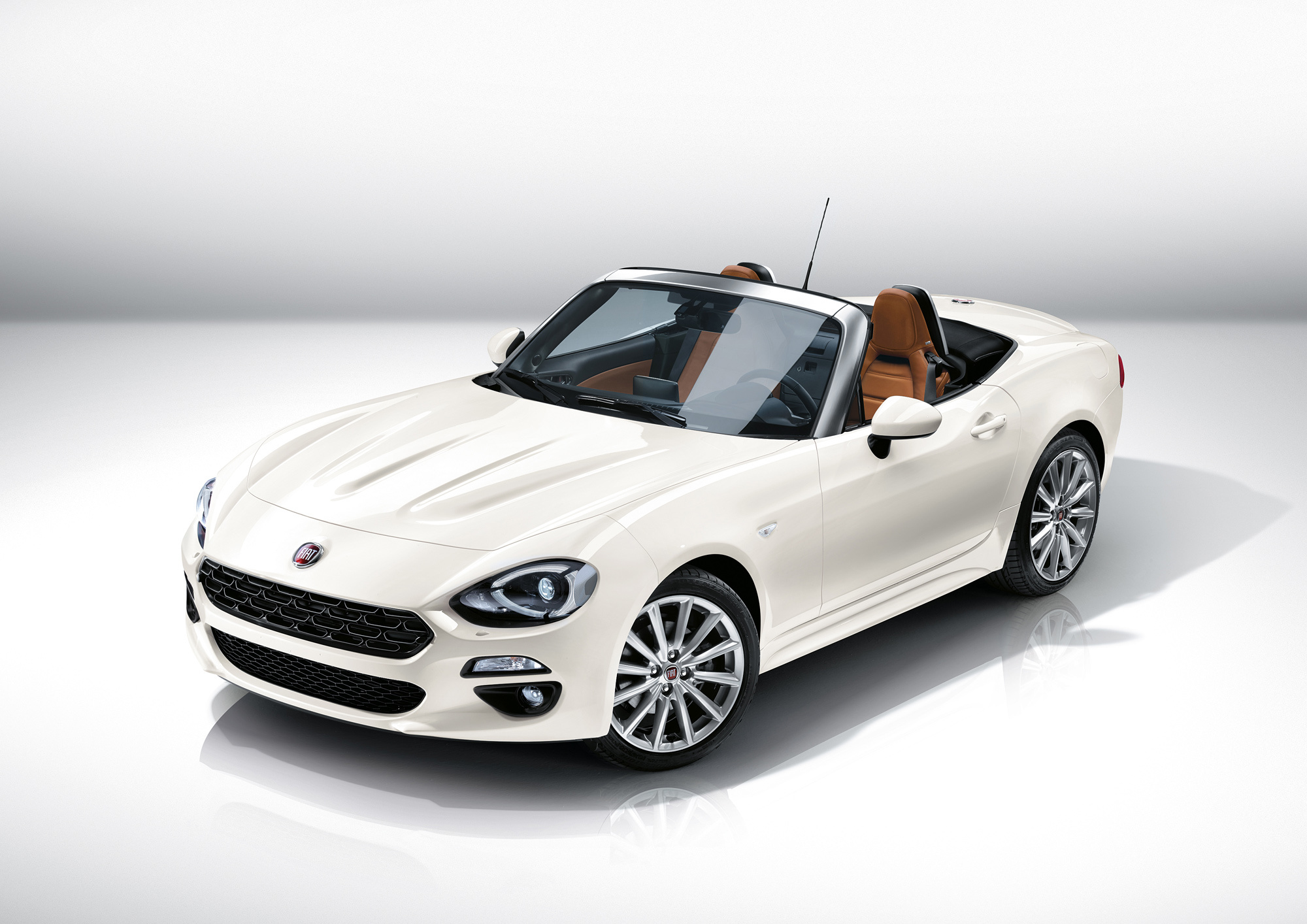 Родстер Fiat 124 Spider вышел мощнее японской сестры — ДРАЙВ