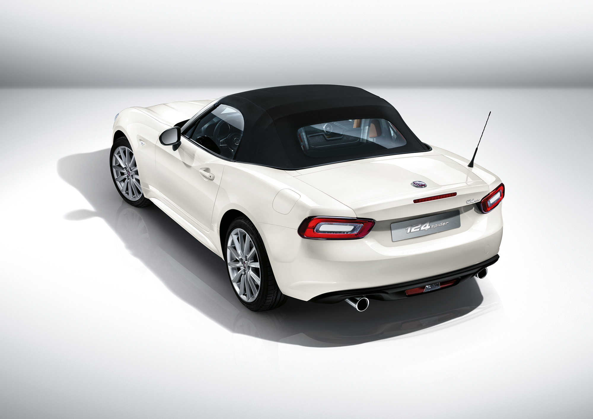 Родстер Fiat 124 Spider вышел мощнее японской сестры — ДРАЙВ