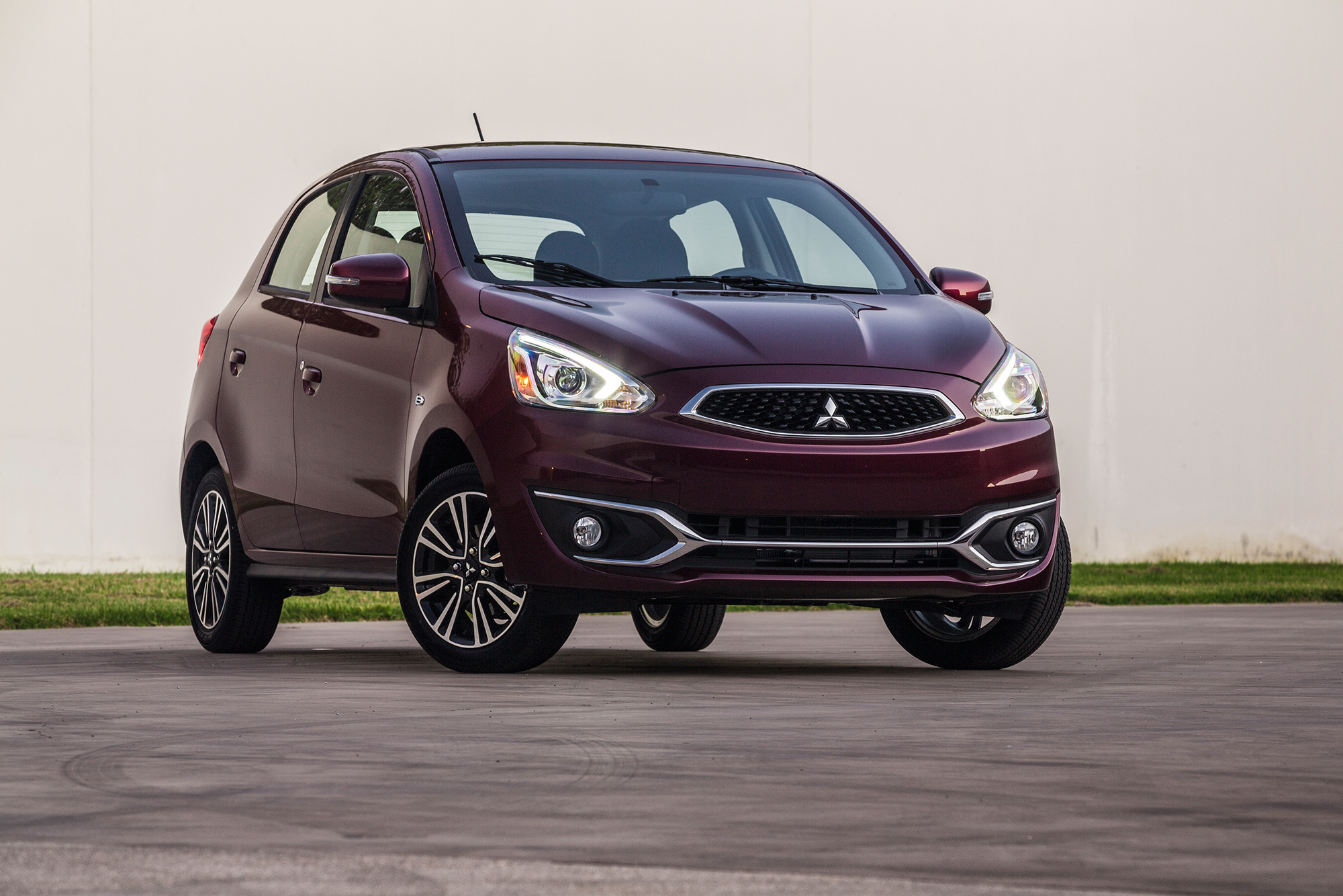 Хэтчбек Mitsubishi Mirage после обновления стал мощнее — ДРАЙВ