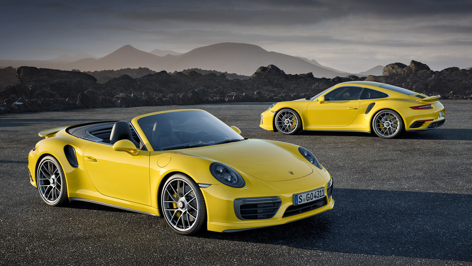 Porsche 911,Porsche 911 turbo,Porsche 911 turbo cabriolet,Porsche 911 turbo s,Porsche 911 turbo s cabriolet. От стандартных «девятьсот одиннадцатых» версии Turbo и Turbo S отличаются шильдиками, двойными поворотниками на переднем бампере и воздухозаборниками.