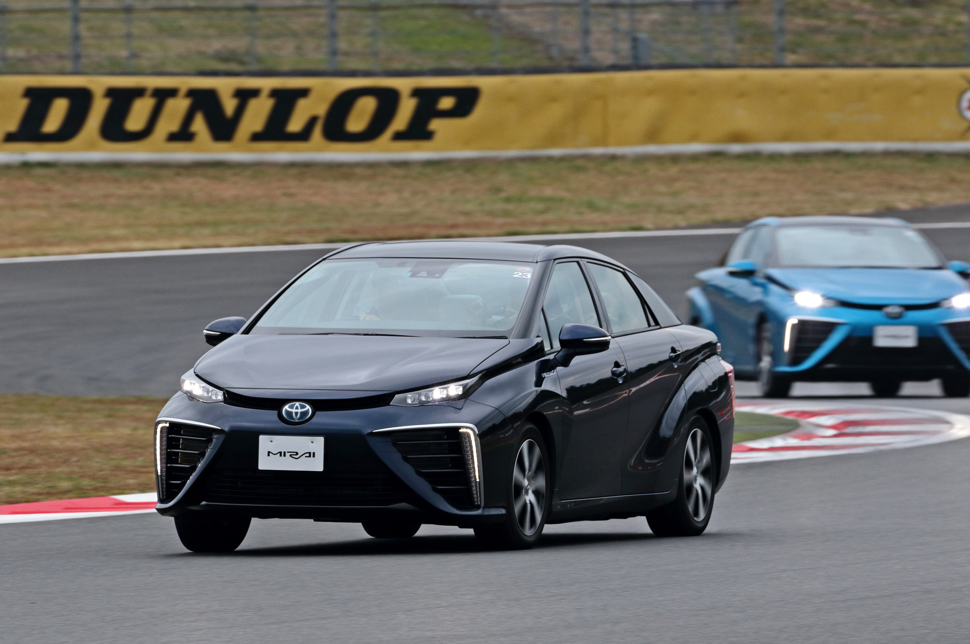 Ищем доброту внутри водородомобиля Toyota Mirai — ДРАЙВ