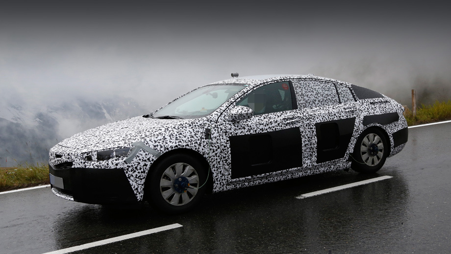 Opel insignia. Тестовый образец новой Инсигнии фотографы сумели запечатлеть в минувшем сентябре.