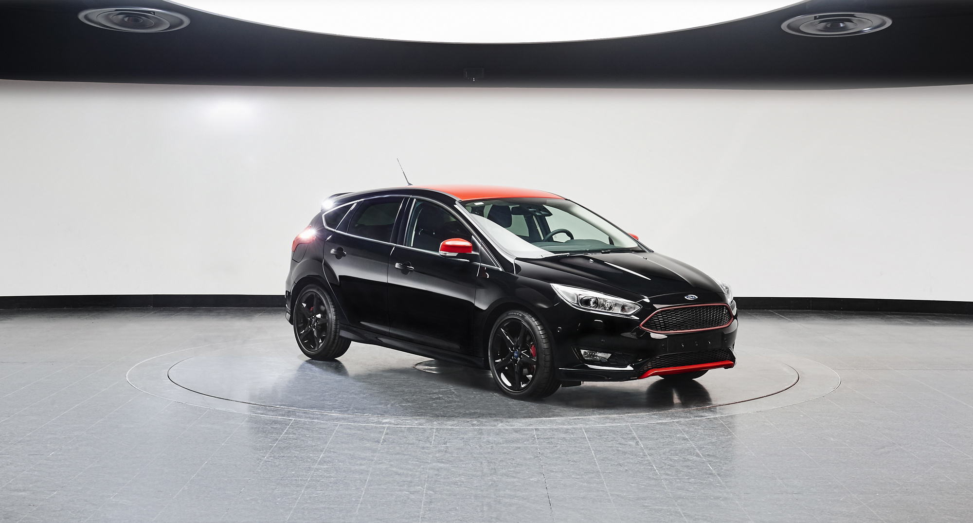 Хэтчи Ford Focus Black и Red Edition обзавелись спортивным шасси — ДРАЙВ