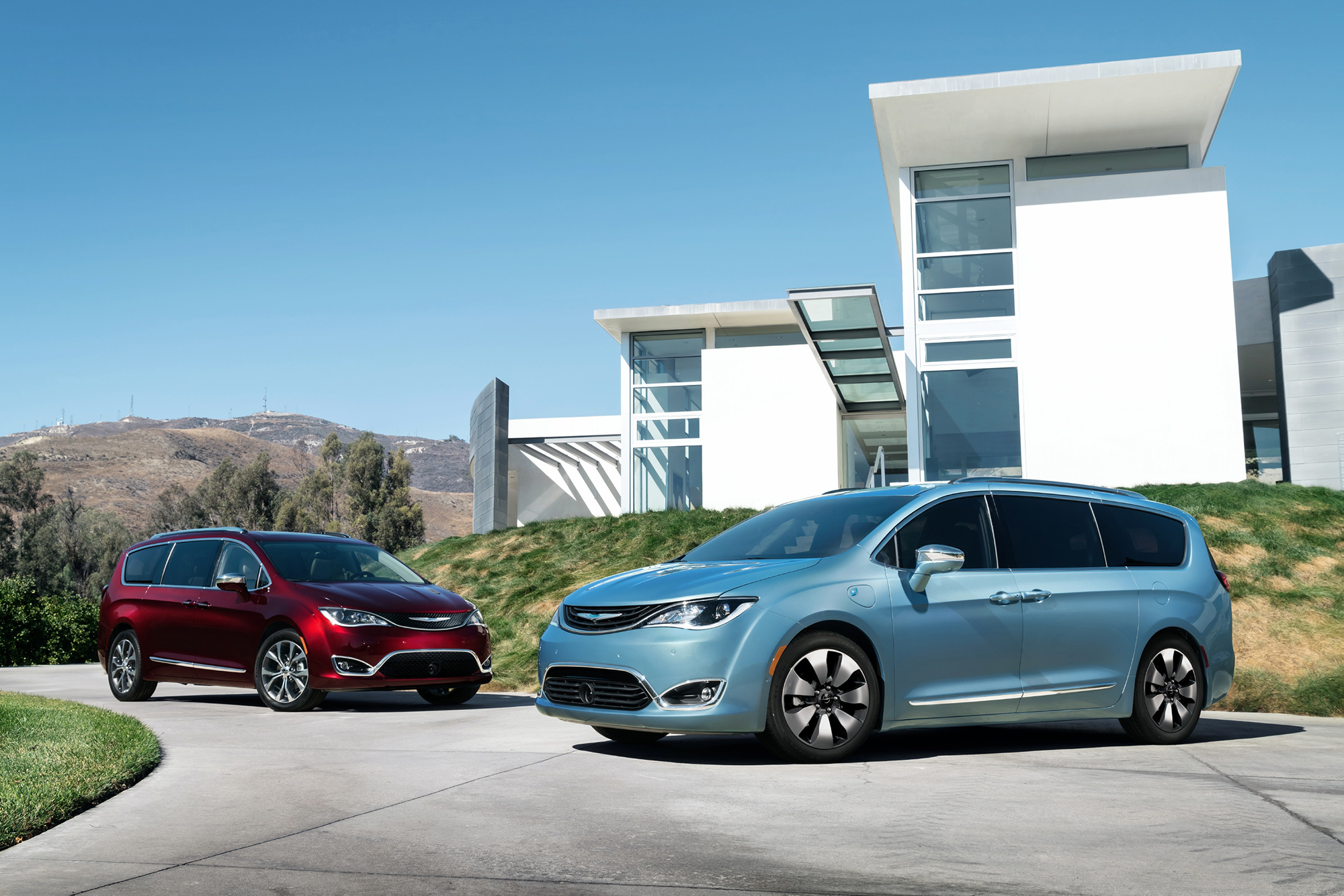 Минивэн Chrysler Pacifica пришёл на смену модели Town & Country — ДРАЙВ